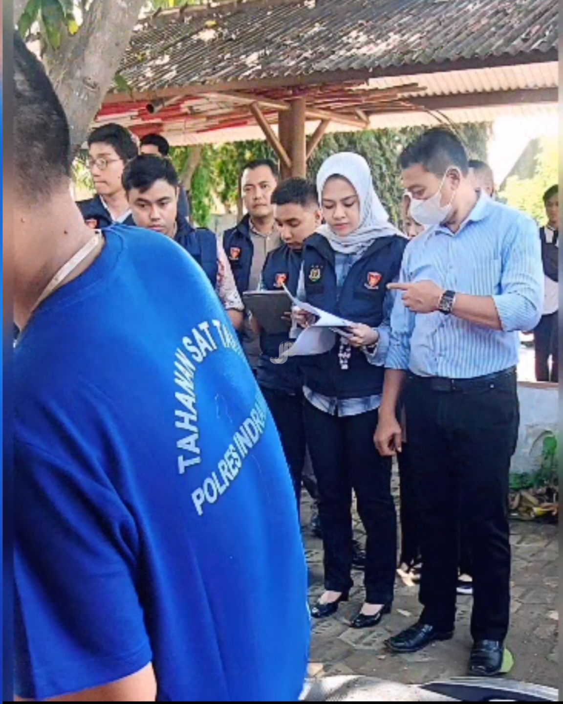 Pengacara Ruslandi sedang mendampingi tersangka manjalani Rekonstruksi